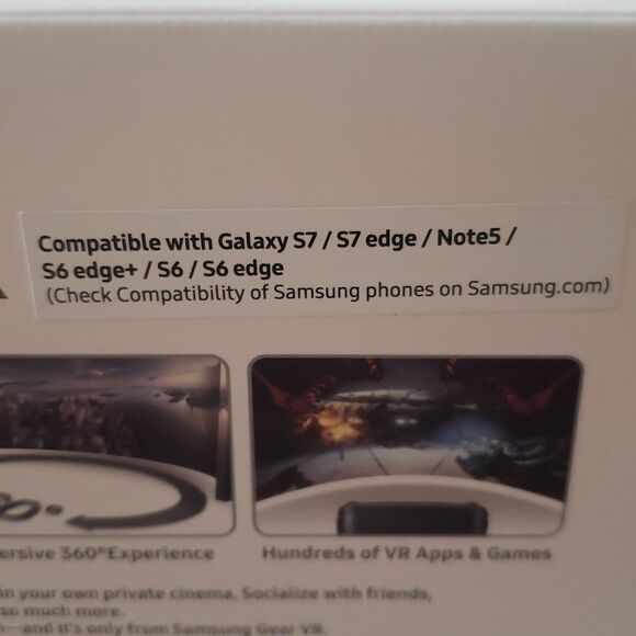 New in Box Samsung Gear VR Powered by Oculus Virtual Reality Headset SM-R323 - Picture 5 of 8